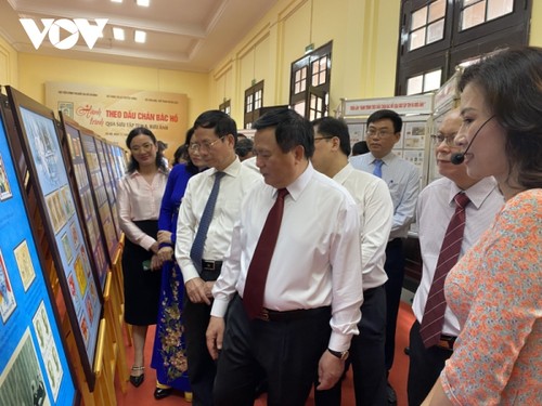 Stamps, postcards feature President Ho Chi Minh's overseas journey - ảnh 1