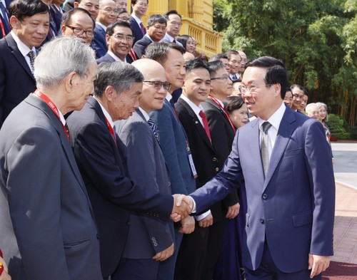 President meets scientists attending Vietnam International Dental Exhibition & Congress - ảnh 1