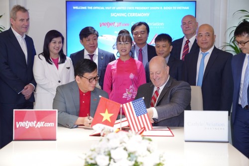 Vietjet, Carlyle Group sign 550 million USD aircraft sponsorship deal - ảnh 1