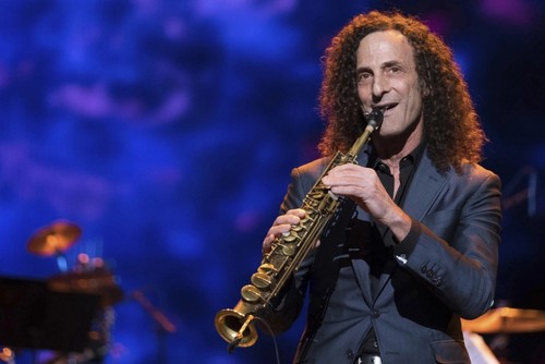  Legendary saxophonist Kenny G to perform charity concert in Vietnam - ảnh 1