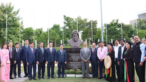 Statue of Indian literary celebrity Tagore inaugurated in Bac Ninh - ảnh 1