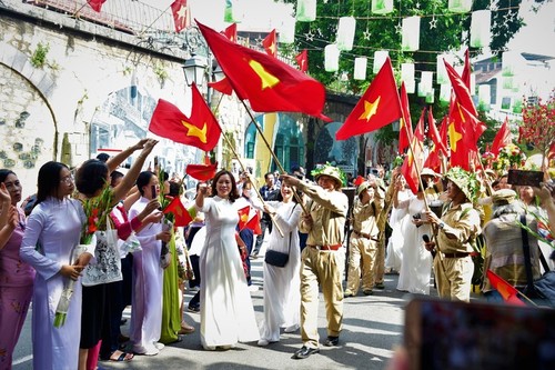 Heroic memories of Hanoi’s Liberation Day  - ảnh 1