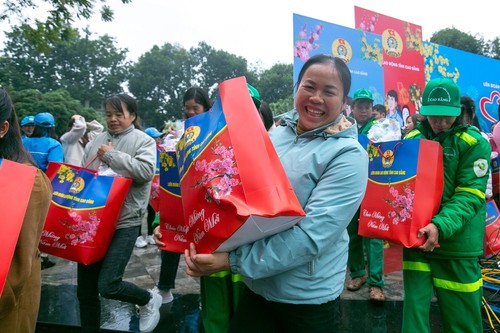 Cao Bang delivers 3,000 Tet gifts to workers - ảnh 2