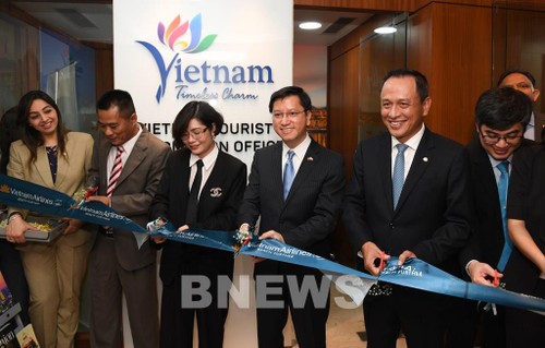 Vietnam Airlines launches Vietnam Tourism Information Center in India - ảnh 1