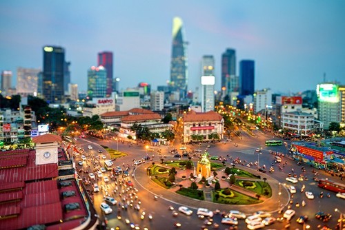 Saigon viewed from above, with miniature effect - ảnh 6