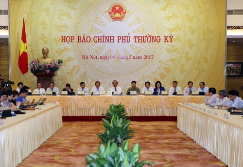 Government stands firm by set growth target of 6.7% for 2017 - ảnh 1