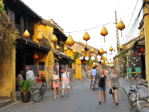 Hoi An welcomes 10 millionth visitor - ảnh 1