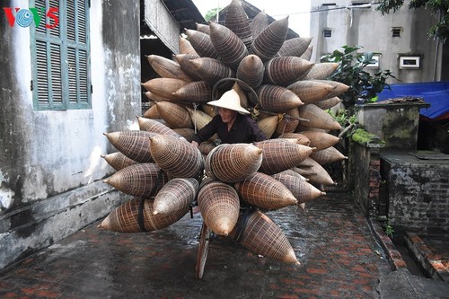  Thu Sy village boasts 200 years of fish-pot making tradition - ảnh 1