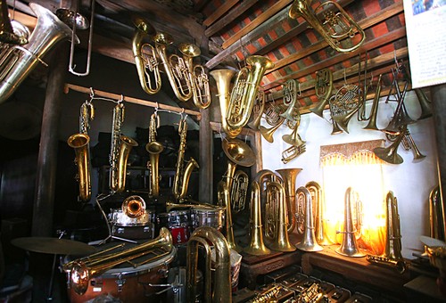 Pham Phao villagers make brass instruments - ảnh 1