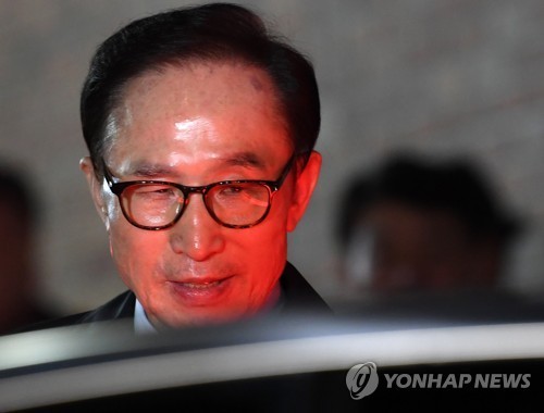 Former South Korean president Lee Myung Bak indicted for corruption - ảnh 1
