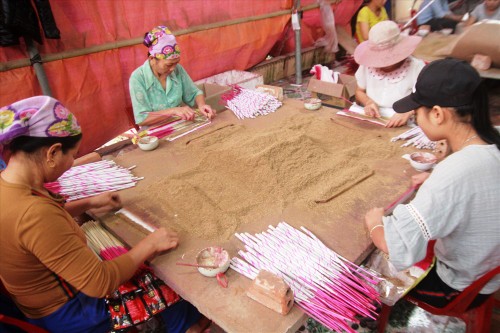 Quy Chau village boasts frankincense making tradition - ảnh 3