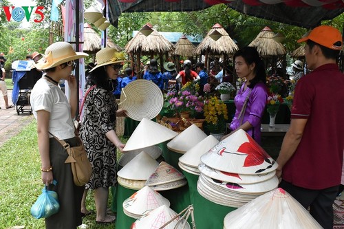 Rural market, a community tourist attraction in Thua Thien Hue  - ảnh 1