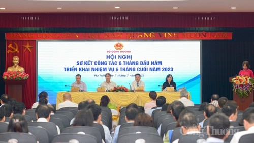 Industry and trade solutions set out to stabilize production  - ảnh 1