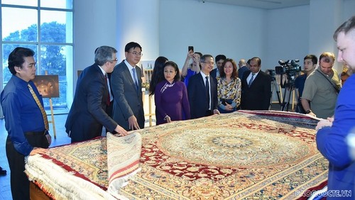 What makes Persian carpets popular worldwide? - ảnh 1