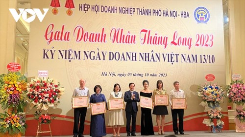Hanoi honors outstanding enterprises and entrepreneurs - ảnh 1