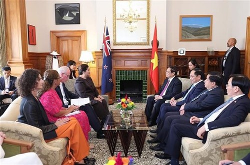 PM Pham Minh Chinh holds talks with Parliament Speaker, Governor-General of New Zealand - ảnh 2