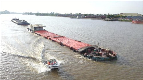 Inland waterway transport serves national economy - ảnh 1