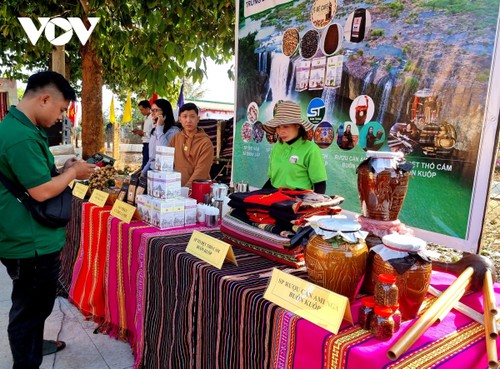 Ethnic communities do community tourism in Dak Lak province - ảnh 2