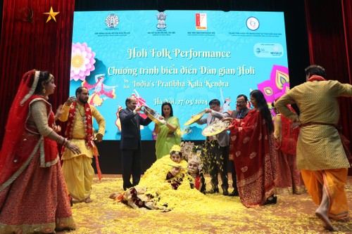 India’s Charkula folk dance, a dance of love and humanity   - ảnh 2