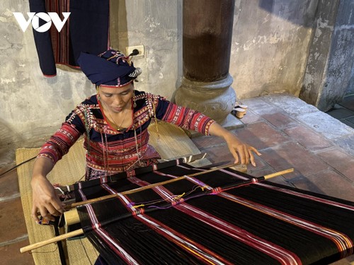 Ba Na brocade weaving preserved in Phu Yen province - ảnh 2