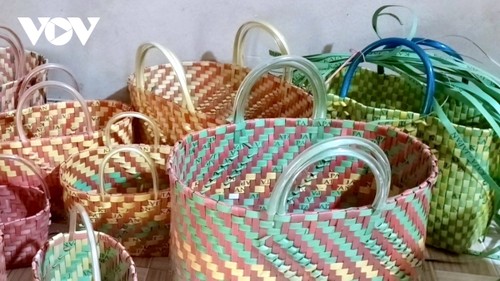 Dak Lak women turn discarded materials into commodities - ảnh 3