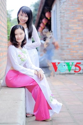中国留学生与越南长衫 - ảnh 6
