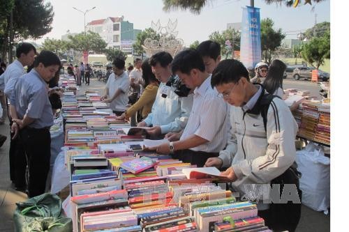 全国各地举行越南图书日和世界图书与版权日响应活动 - ảnh 1