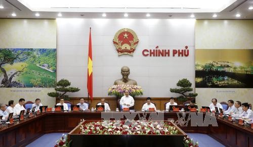 越南政府4月工作例会：政府巩固企业信心 - ảnh 1