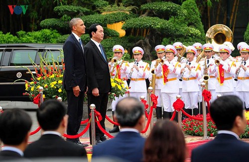 美国总统奥巴马开始对越南进行正式访问 - ảnh 4