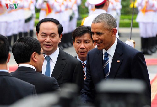 美国总统奥巴马开始对越南进行正式访问 - ảnh 1