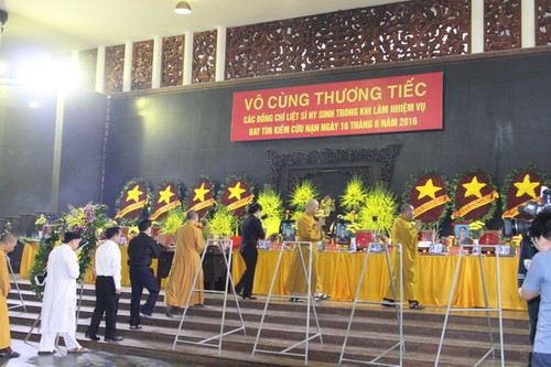 越南有关方面为CASA 212飞机9名飞行员和机组成员举行高规格葬礼 - ảnh 1