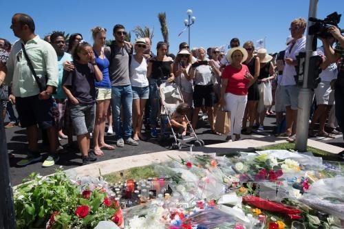 法国为尼斯袭击事件遇难者举行为期三天的全国哀悼日 - ảnh 1