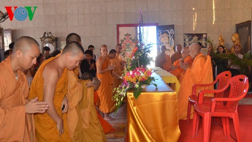 越南政府宗教委员会向越南佛教教会法主致以盂兰节祝贺 - ảnh 1