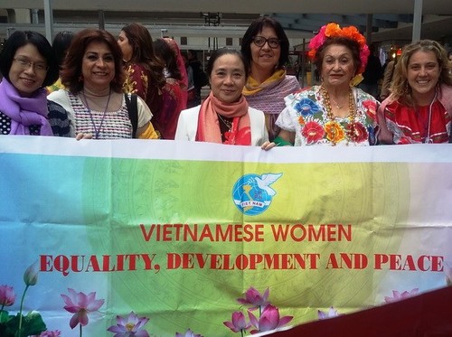 越南代表团出席国际民主妇女联合会第16届代表大会 - ảnh 1