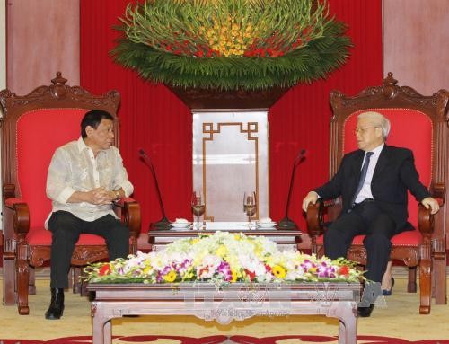 越共中央总书记阮富仲会见菲律宾总统杜特尔特 - ảnh 1