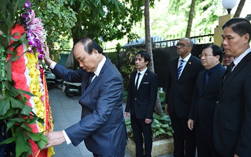 越南党政领导人和人民向菲德尔·卡斯特罗去世表示沉痛哀悼 - ảnh 3
