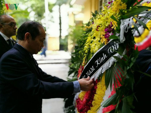 越南党政领导人和人民向菲德尔·卡斯特罗去世表示沉痛哀悼 - ảnh 12