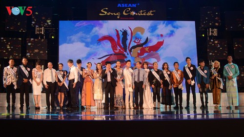Ấn tượng đêm Bán kết cuộc thi Tiếng hát ASEAN+3 - ảnh 24