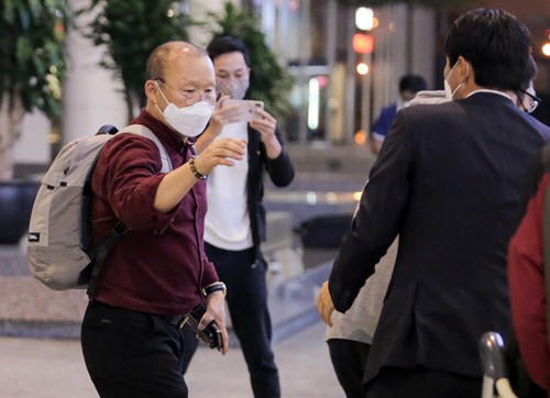 Huấn luyện viên Park Hang-seo và vợ đã quay lại Việt Nam - ảnh 2