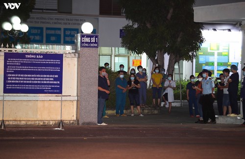 Chùm ảnh: Dỡ bỏ phong tỏa, Bệnh viện C Đà Nẵng mở cửa đón bệnh nhân trở lại - ảnh 10