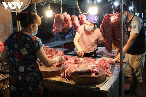 Chợ Nại Hiên Đông, Đà Nẵng mở cửa trở lại sau khi bị phong toả - ảnh 1