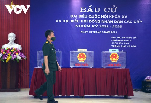 Lễ thượng cờ tại quảng trường Ba Đình và 5 triệu cử tri Hà Nội thực hiện quyền công dân - ảnh 19