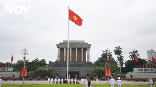 Lễ thượng cờ tại quảng trường Ba Đình và 5 triệu cử tri Hà Nội thực hiện quyền công dân - ảnh 1