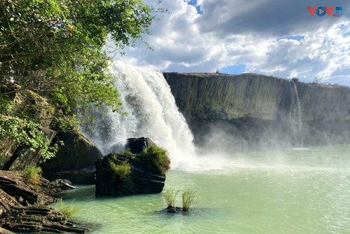 Vẻ đẹp hoang sơ của thác Dray Nur - ảnh 2