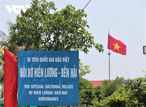 Quảng Trị rợp màu cờ đỏ sao vàng trước ngày hội thống nhất non sông - ảnh 9