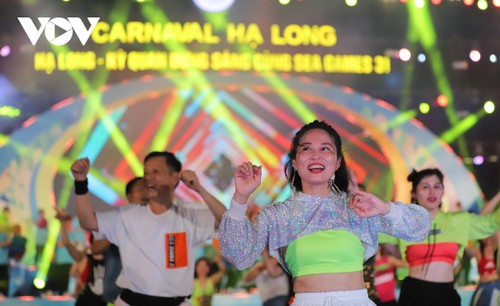 Carnaval Hạ Long 2022: Pháo hoa rực sáng bên bờ Di sản - ảnh 4