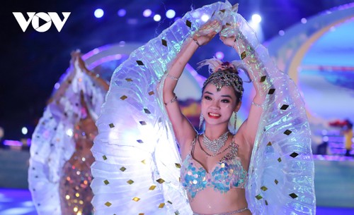 Carnaval Hạ Long 2022: Pháo hoa rực sáng bên bờ Di sản - ảnh 5