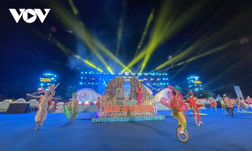 Carnaval Hạ Long 2022: Pháo hoa rực sáng bên bờ Di sản - ảnh 6
