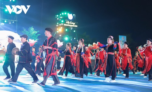 Carnaval Hạ Long 2022: Pháo hoa rực sáng bên bờ Di sản - ảnh 7