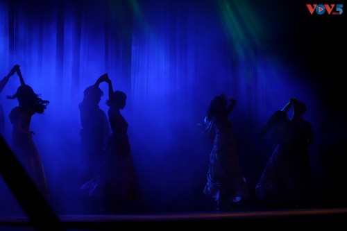 Ấn tượng đêm công diễn vở sân khấu ''Nợ nước non'' - ảnh 11